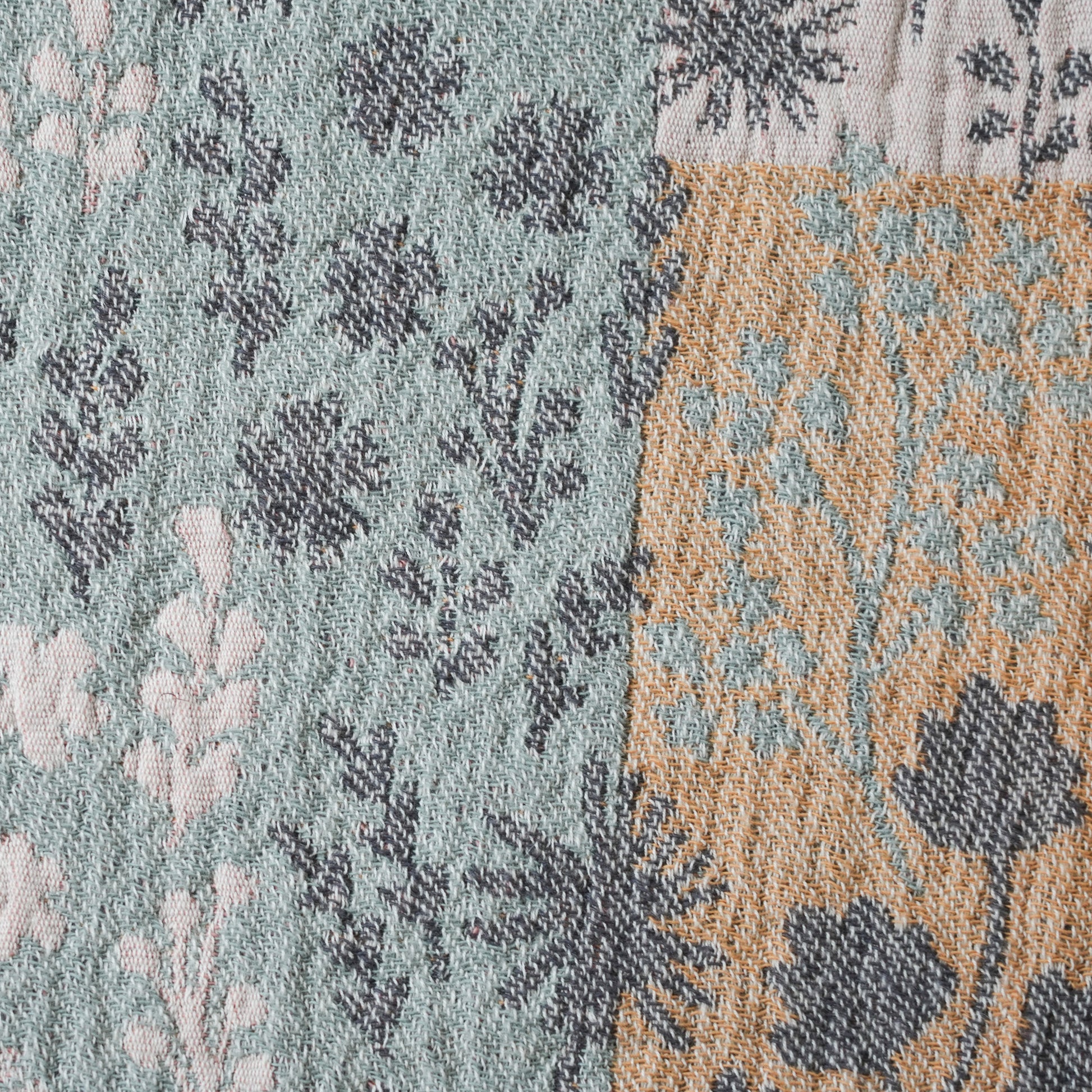 handmade-fleix-throw-cotton