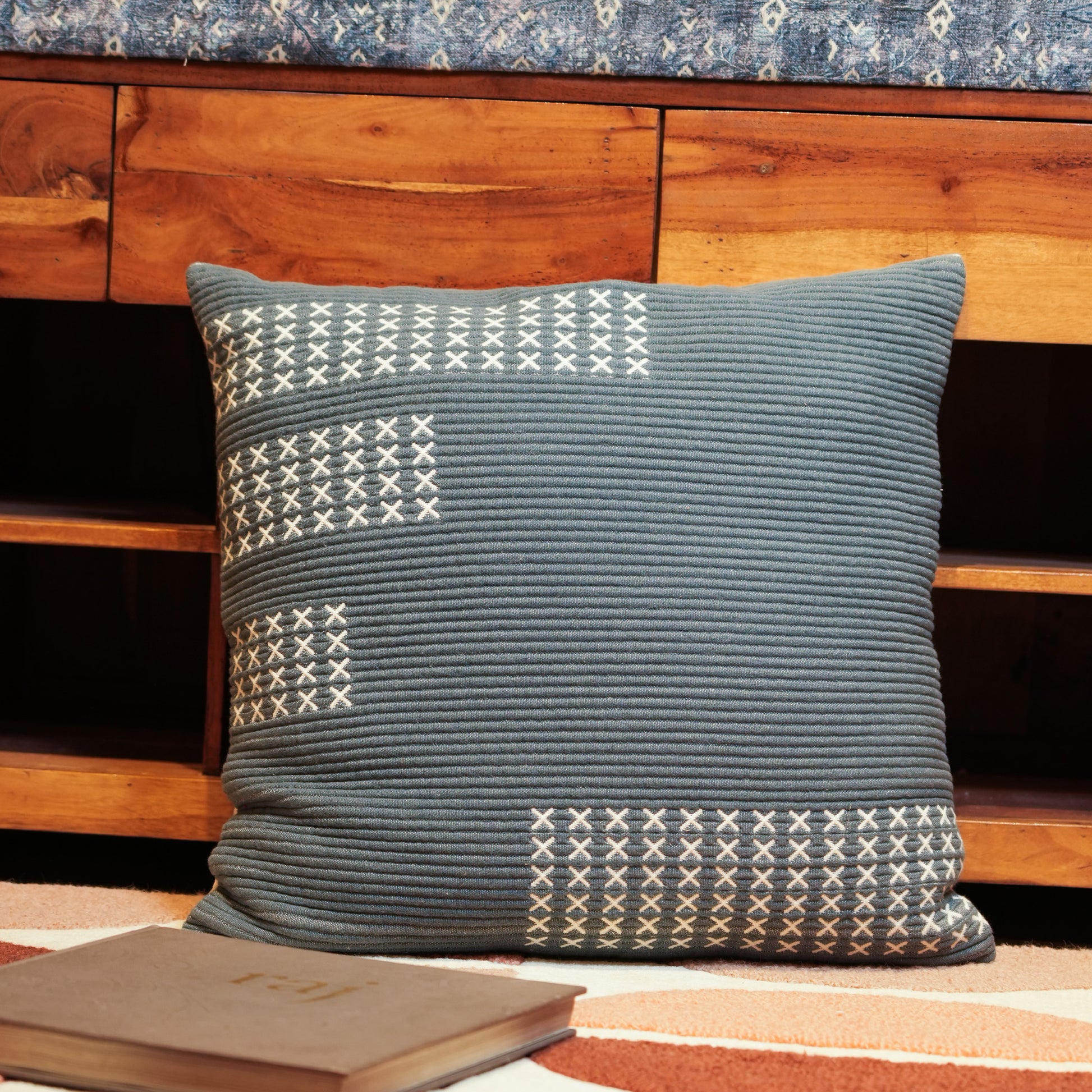 handmade-gubbio-pillow-cushion