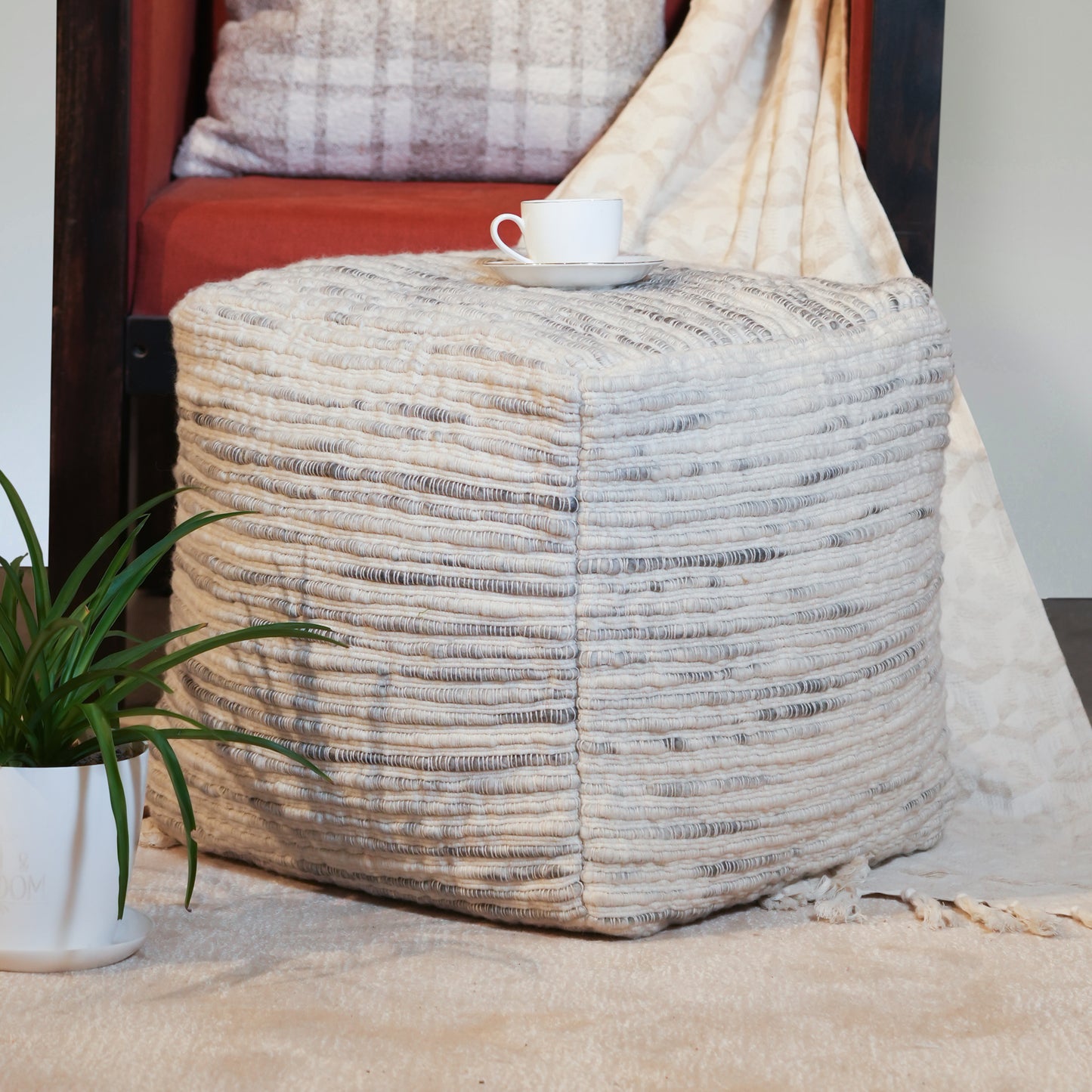 handmade-okonek-pouf